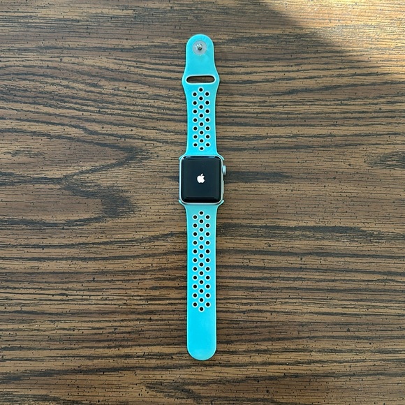 Apple Watch Series 3 38MM - Picture 1 of 3